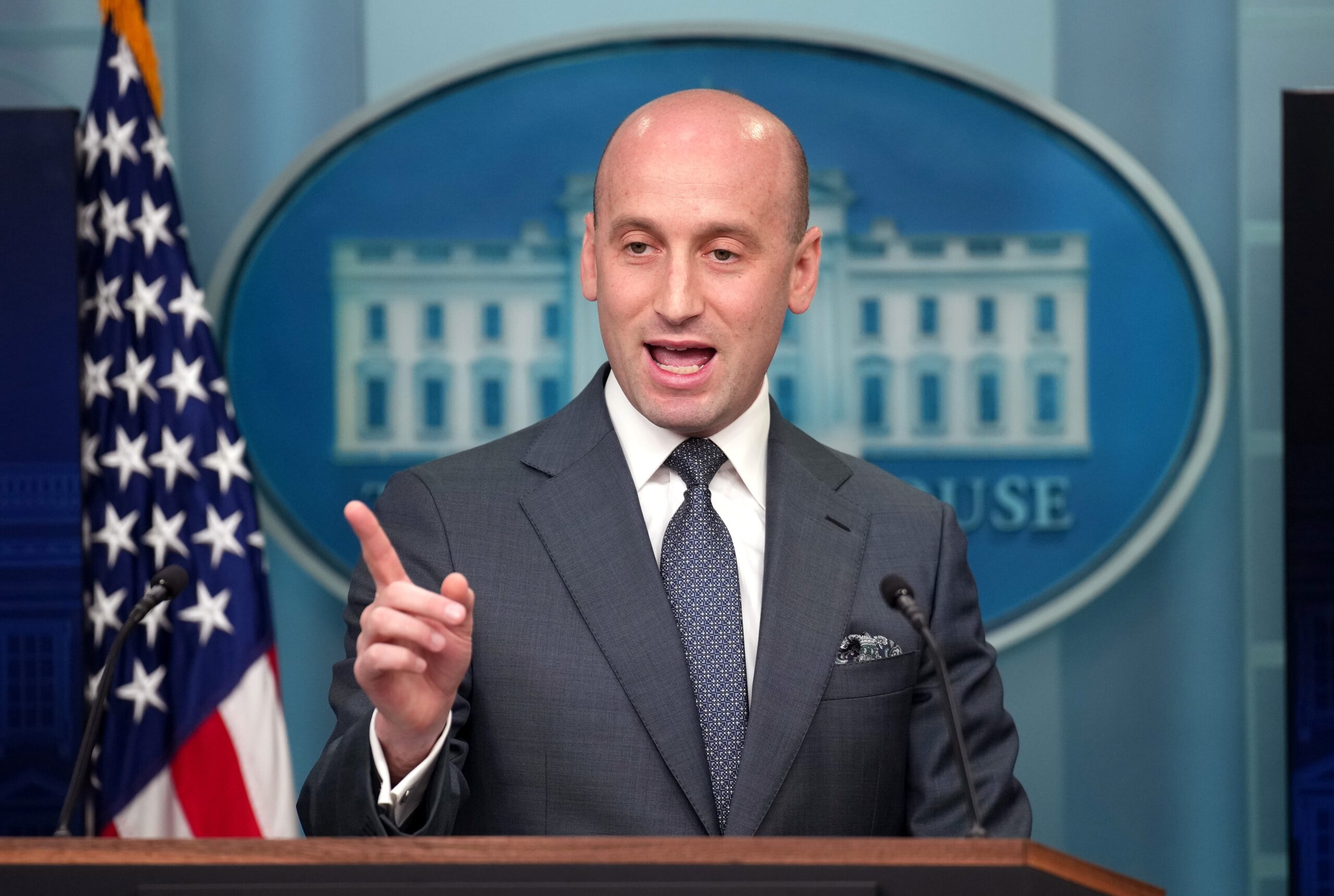 Trump luta até Stephen Miller: ‘Top of the Totem Pole’