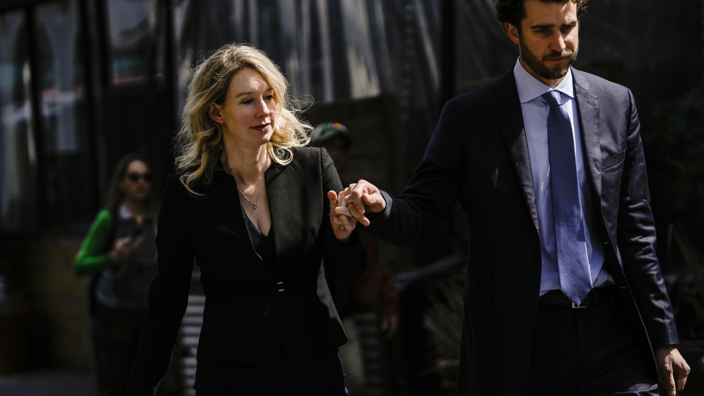 O parceiro de Elizabeth Holmes levanta milhões para a nova startup de biotecnologia: NPR