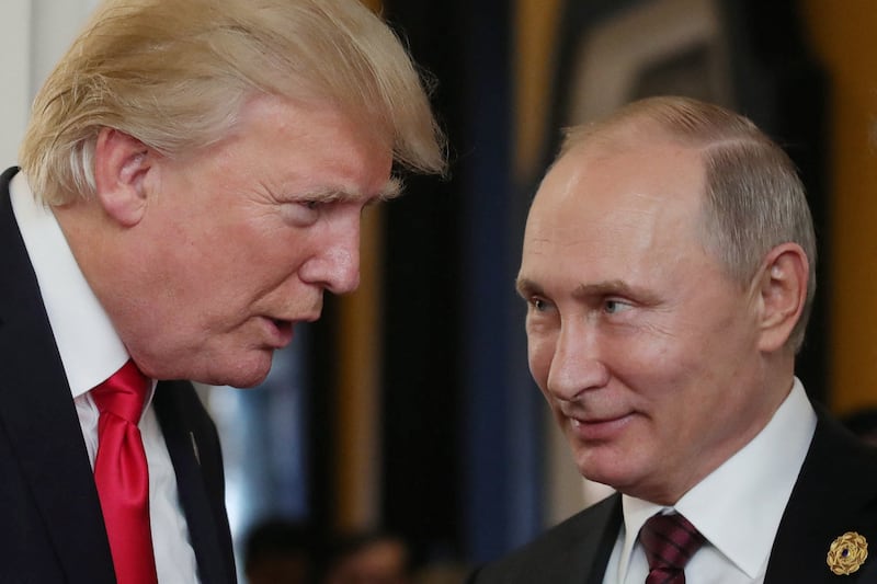 O historiador do fascismo afirma que Trump está acelerando em direção à ditadura mais rapidamente do que Putin