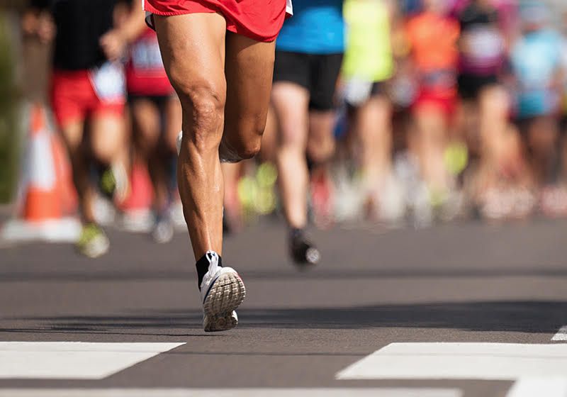 Por que alguns corredores ficam doentes depois de uma maratona?
